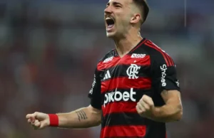 Flamengo derrota Botafogo e assume liderança do Carioca