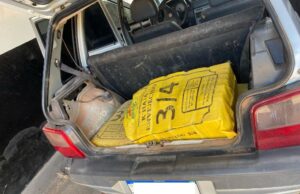 Homem é preso transportando 211 tabletes de cocaína em Fiat Uno