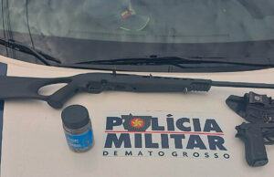 Homem mata ex-amante com três tiros na frente do marido