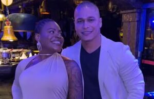 Jojo Todynho aposta em vestido nude e exibe curvas ao lado do namorado: ‘Linda’