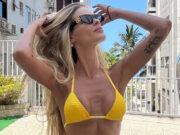 Yasmin Brunet posa de biquíni e exibe corpo definido em meio ao calorão: ‘Te amo Rio’