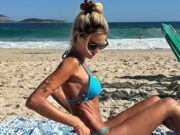 Com 15 quilos a menos, Yasmin Brunet, exibe shape trincado na praia: ‘Em dia’