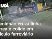 Caminhão colide em veículo ferroviário com trabalhadores após cruzar linha férrea; veja