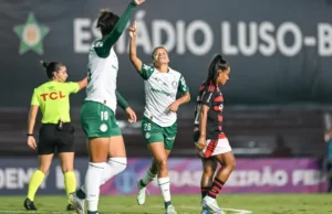 Palmeiras goleia Flamengo para liderar o Brasileirão feminino
