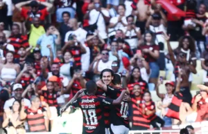 Flamengo sobra e goleia o Corinthians no estádio do Maracanã