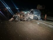 Motorista é hospitalizado após batida frontal entre carro e caminhão em Cuiabá