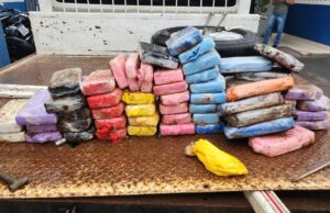 Homem é preso com R$ 1,5 milhão em cocaína escondida em Amarok