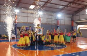 Grupo cultural É Bem Mato Grosso apresenta espetáculo na abertura da XVIII Copa André Maggi