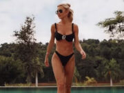 Ana Paula Siebert exibe corpo em forma ao posar de biquíni em piscina: ‘Fazenda’