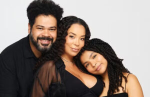 Micheli Machado posa nua em selfie com barrigão à mostra: ‘Crescendo no forninho’