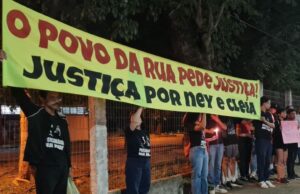 Grupo protesta por justiça diante de mortes e atenção à população de rua