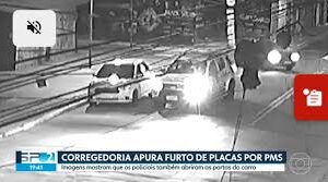 PMs são flagrados furtando placas de carro na zona leste de SP