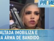 Mulher dá “mata-leão” em criminoso, pega arma e impede assalto; veja