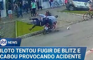 Pai e filho são atropelados por motociclista que fugia de blitz; veja