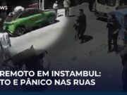 Homem pula em cima de carro durante terremoto na Turquia; veja