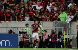 Fla derrota LDU e fica perto da vaga nas oitavas da Libertadores