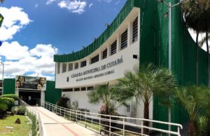 Câmara de Cuiabá convoca suplentes após Justiça permitir acesso formal à decisão que afastou vereadores