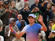 Roland Garros: Fonseca estreia com vitória implacável sobre ex-top 10