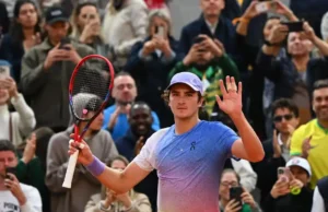 Roland Garros: Fonseca estreia com vitória implacável sobre ex-top 10