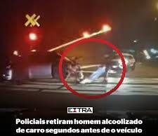 Policiais retiram homem de carro segundos antes de o veículo ser atingido por trem; veja