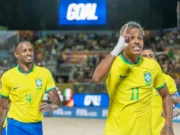 De forma dramática, Brasil vence Itália no Mundial de futebol de praia