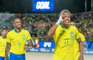 De forma dramática, Brasil vence Itália no Mundial de futebol de praia