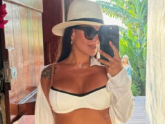 Grávida, Carol Peixinho exibe barrigão de 5 meses na praia: ‘TbtDeUmParaíso’