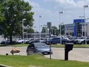 Calor extremo faz asfalto explodir, e carro ‘decola’ nos EUA; veja