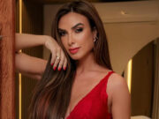 Solteira, Nicole Bahls fala de amor-próprio ao posar de lingerie: ‘Você se superou!’