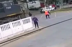 Idosa é atropelada por trem enquanto atravessava em Minas Gerais; veja