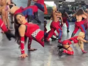 Lexa leva chute da irmã na cabeça durante gravação: “Peruca voou”