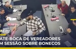 Vereador distribui bonecos após polêmica sobre atendimento a bebês reborn