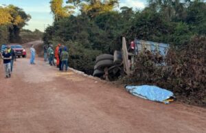 Caminhão cai de ponte e mata motorista em via de Sorriso