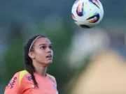 Lesão tira meio-campista Ana Vitória da disputa da Copa América