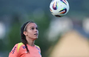 Lesão tira meio-campista Ana Vitória da disputa da Copa América