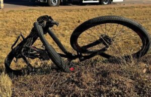 Cicista morre ao ser atropelada por RAM em rodovia de MT