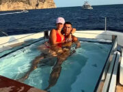 Cristiano Ronaldo e Georgina curtem iate luxuoso com os filhos: ‘Meus 2 amores’