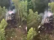 Avião cai na Rússia com 49 passageiros; vídeo mostra destroços da aeronave