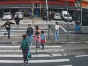 Veja Video – Homem joga pedaço de concreto contra para-brisa de ônibus em São Paulo; veja