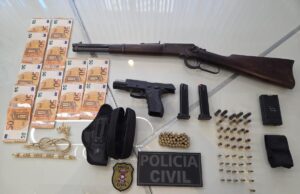 Polícia apreende armas, aparelho de choque e 650 euros na casa de sócio de laboratório interditado