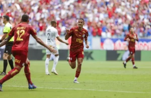 Bahia derrota Santos e ganha força na luta por vaga na Libertadores