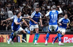 Copa do Brasil: Cruzeiro vence Atlético por 2 a 0 e fica perto da semi