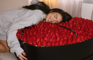 Duda Kropf ganha buquê gigante de Felipe Amorim e se derrete: ‘Merece demais!!!’