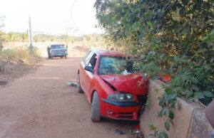 Gol bate na lateral de ponte de deixa 4 ocupantes feridos em VG