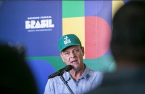 ‘Cada semana, ele escolhe um país para tratar como desafeto’, diz ministro sobre ações de Trump