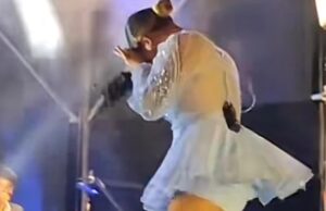 Veja Vídeo – Cantora tem rosto atingido por drone durante show no Peru;