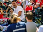 Veja Vídeo – Ativista de direita é baleado em universidade nos Estados Unidos; veja o momento