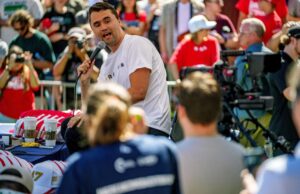 Veja Vídeo – Ativista de direita é baleado em universidade nos Estados Unidos; veja o momento