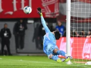 Rossi brilha nos pênaltis e garante classificação do Flamengo