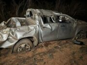 Hilux capota na Estrada do Manso e deixa 4 pessoas feridas